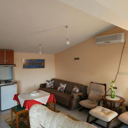 Apartment Odmor Bar Bagian luar foto