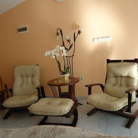 Apartment Odmor Bar Bagian luar foto