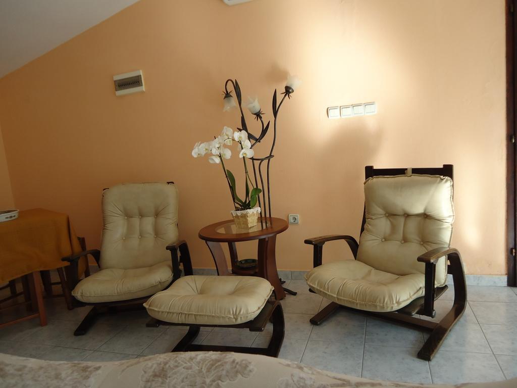 Apartment Odmor Bar Bagian luar foto