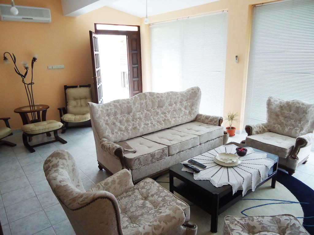 Apartment Odmor Bar Bagian luar foto