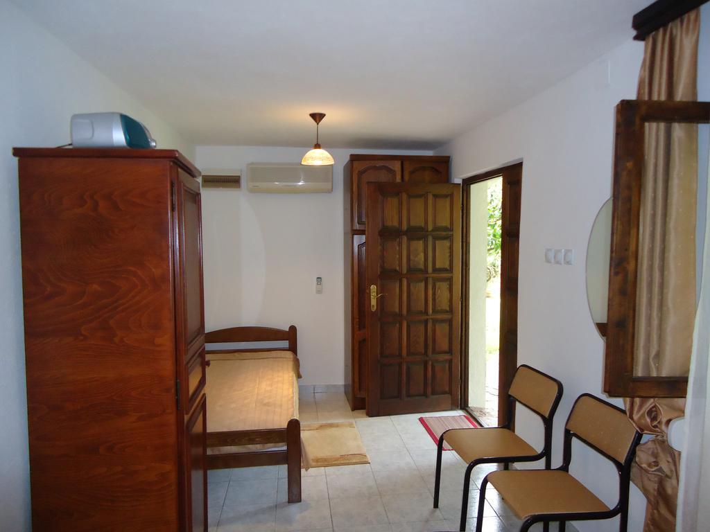 Apartment Odmor Bar Bagian luar foto