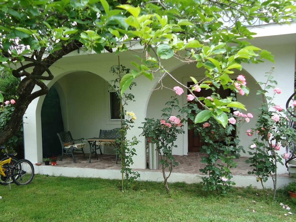 Apartment Odmor Bar Bagian luar foto